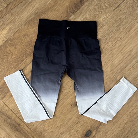 ZYIA Women's Black and White Ombre Leggings - Picture 2 of 9